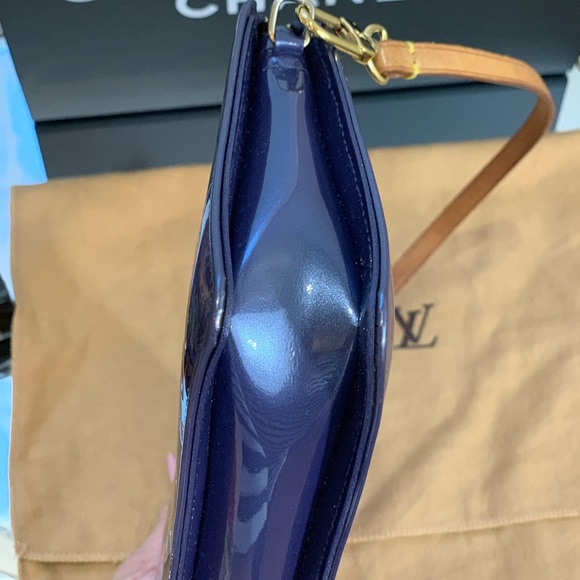 Louis Vuitton πLexington Vernis Pouchette π - Picture 8 of 8